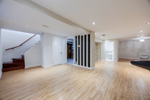 Salle familiale - 1000 Rue Victor-Morin, Laval (Duvernay), QC 