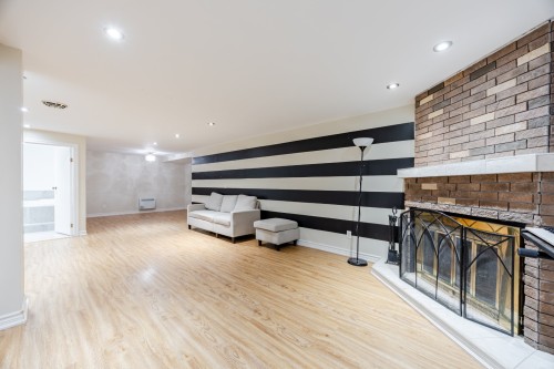 Salle familiale - 1000 Rue Victor-Morin, Laval (Duvernay), QC 
