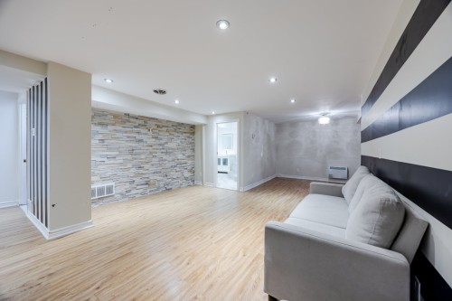Salle familiale - 1000 Rue Victor-Morin, Laval (Duvernay), QC 