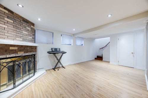 Salle familiale - 1000 Rue Victor-Morin, Laval (Duvernay), QC 