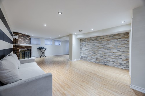 Salle familiale - 1000 Rue Victor-Morin, Laval (Duvernay), QC 