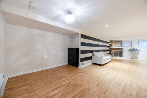 Salle familiale - 1000 Rue Victor-Morin, Laval (Duvernay), QC 