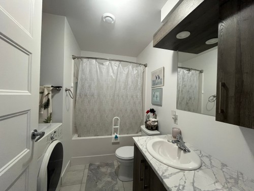 Salle de bains - 4-760 Av. Ste-Bernadette, Rouyn-Noranda, QC 