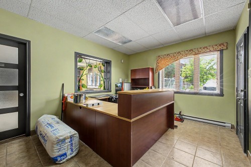 Bureau - 205 Boul. St-Joseph, Saint-Jean-Sur-Richelieu, QC 