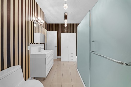 Salle de bains - 406-1435 Rue St-Jacques, Montréal (Ville-Marie), QC 