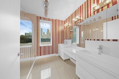 Salle de bains attenante à la CCP - 406-1435 Rue St-Jacques, Montréal (Ville-Marie), QC 