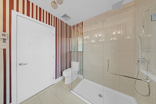 Salle de bains attenante à la CCP - 406-1435 Rue St-Jacques, Montréal (Ville-Marie), QC 