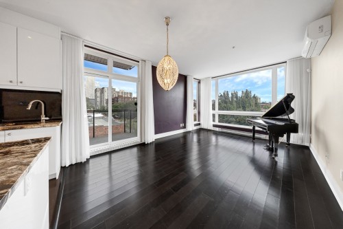 Salon - 406-1435 Rue St-Jacques, Montréal (Ville-Marie), QC 