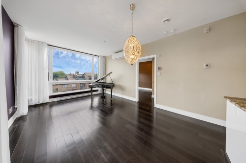 Salon - 406-1435 Rue St-Jacques, Montréal (Ville-Marie), QC 