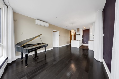Salon - 406-1435 Rue St-Jacques, Montréal (Ville-Marie), QC 