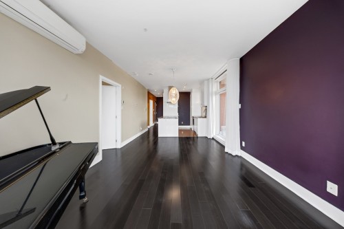 Salon - 406-1435 Rue St-Jacques, Montréal (Ville-Marie), QC 