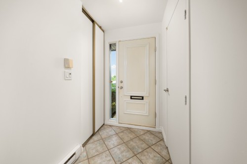 Mud Room - 70 Ch. Davignon, Dollard-Des-Ormeaux, QC 