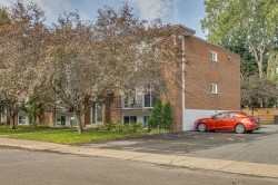 355 Rue Denonville  Longueuil (Le Vieux-Longueuil), QC J4L 2P8