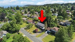 1909 Ferndale Rd Saanich, BC V8N 2Y4