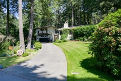 978 Fir Tree Glen Saanich, BC V8X 5B7