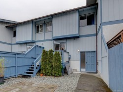 #4-3987 Gordon Head Rd Saanich, BC V8N 3X5