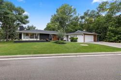 2427 Assiniboine CR  Winnipeg, MB R3J 0B3