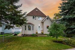 349 Seven Oaks AVE  Winnipeg, MB R2V 0L2