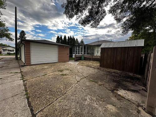 994 Herbert Ave, Winnipeg, MB 