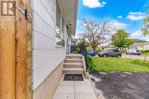 3051 Churchill Avenue, Mississauga, ON 