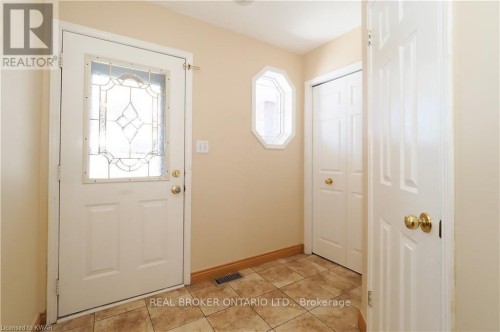 UNIT A - 258 INVERHURON CRESCENT , Waterloo, Ontario N2V 2H5 2