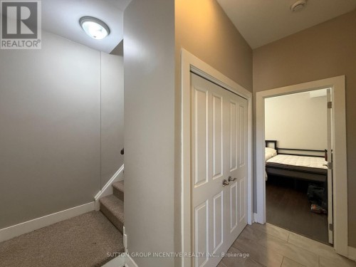 3929 WOOD AVENUE , Severn, Ontario L3V 6H3 2