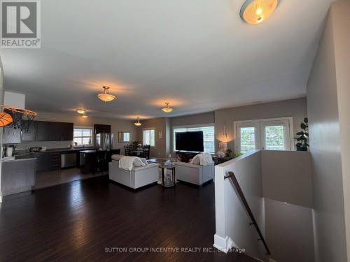3929 WOOD AVENUE , Severn, Ontario L3V 6H3 4