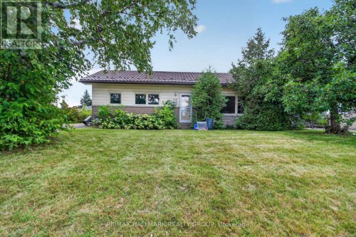 118 KNOXDALE ROAD  Ottawa, ON K2G 1A7