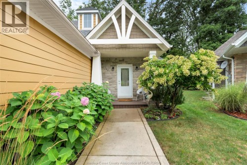 67 RED OAK , Amherstburg, Ontario N9V 4C4 3