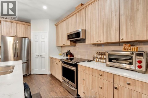 67 RED OAK , Amherstburg, Ontario N9V 4C4 5