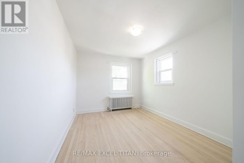 4 - 1 MALLORY GARDENS , Toronto, Ontario M4V 2A6 2