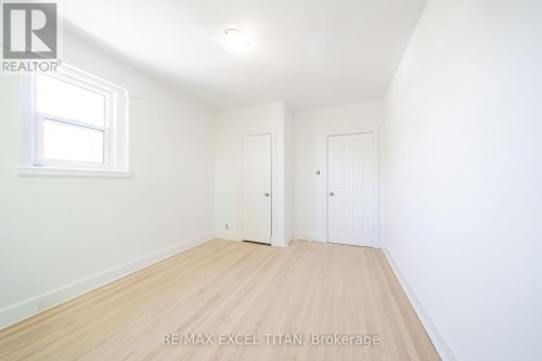 4 - 1 MALLORY GARDENS , Toronto, Ontario M4V 2A6 3