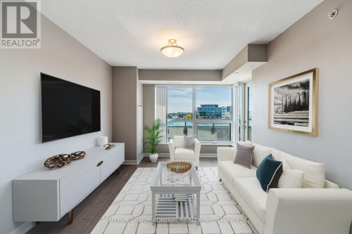 412 - 75 NORMAN BETHUNE AVENUE  Richmond Hill, ON L4B 0B6