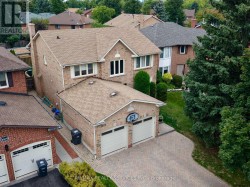 3975 SEEBRING CRESCENT  Mississauga, ON L5L 3Y1