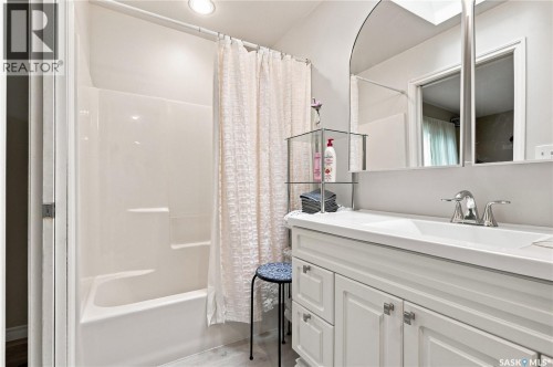 226 Dickey Crescent, Saskatoon, SK 