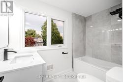 Renovated bathroom with modern tiles and finishes - 