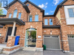 32 CAPREOL AVENUE Aurora, ON L4G 7C4