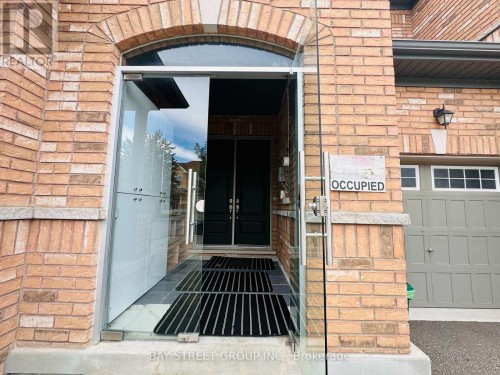 32 CAPREOL AVENUE , Aurora, Ontario L4G 7C4 2