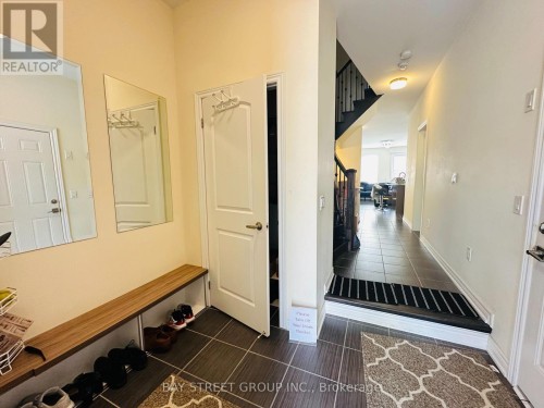 32 CAPREOL AVENUE , Aurora, Ontario L4G 7C4 5
