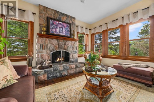 Family Room with Fireplace - 26 Mill Run Gate, Uxbridge, ON 