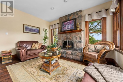 Family Room With Fireplace - 26 Mill Run Gate, Uxbridge, ON 