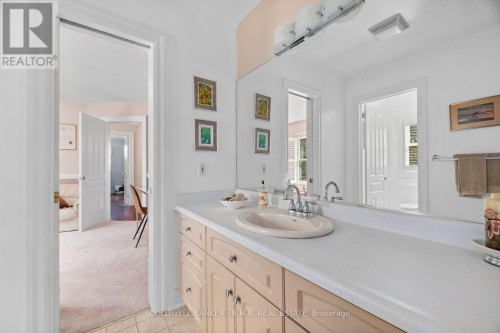Semi-Ensuite Bahtroom - 26 Mill Run Gate, Uxbridge, ON 