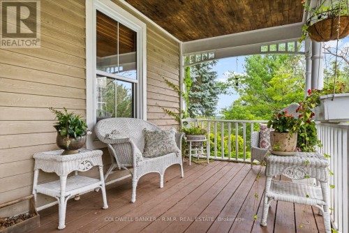 Verandah with casual seating - 26 Mill Run Gate, Uxbridge, ON 