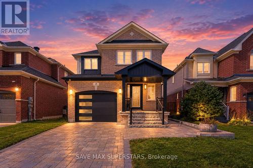 28 VERSAILLES CRESCENT , Barrie, Ontario L4M 0B8 2