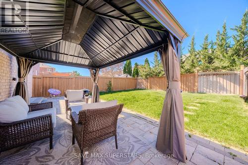 28 VERSAILLES CRESCENT , Barrie, Ontario L4M 0B8 5