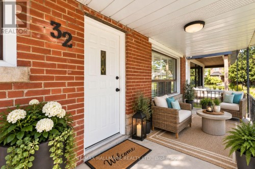 32 DENVALE ROAD , Toronto, Ontario M4B 3B5 3
