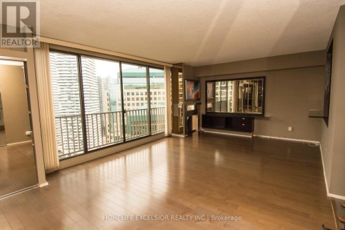 3227 - 33 HARBOUR SQUARE , Toronto, Ontario M5J 2G2 4