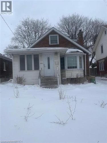 Brick and siding exterior with a prominent front bay window - 258 Wellington Road, London, ON 