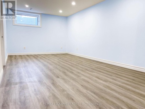 LOWER - 43 KANATA CRESCENT , Brantford, Ontario N3R 7E8 5