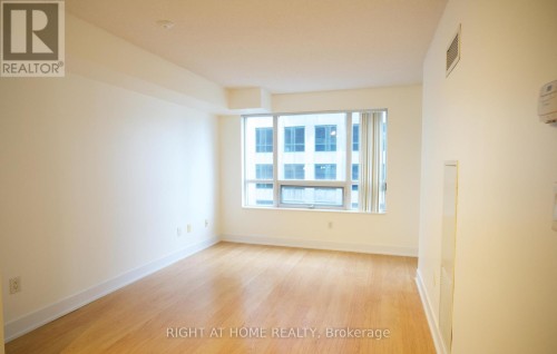 713 - 20 BLUE JAYS WAY , Toronto, Ontario M5V 3T3 5